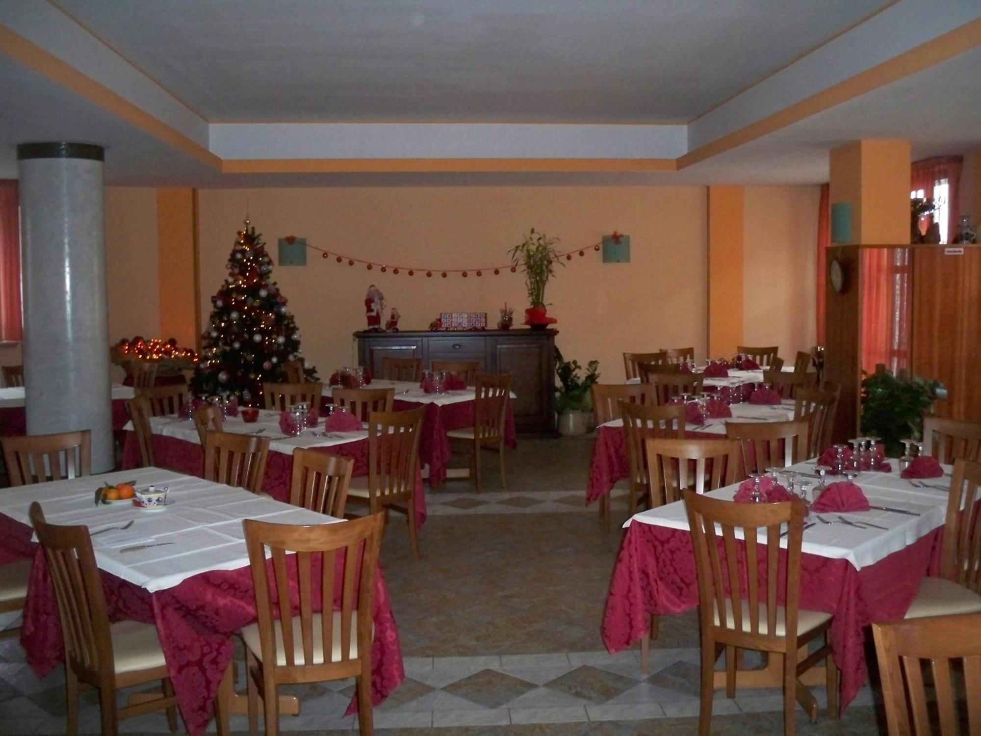 Albergo Corradetti 카스텔디상로 외부 사진
